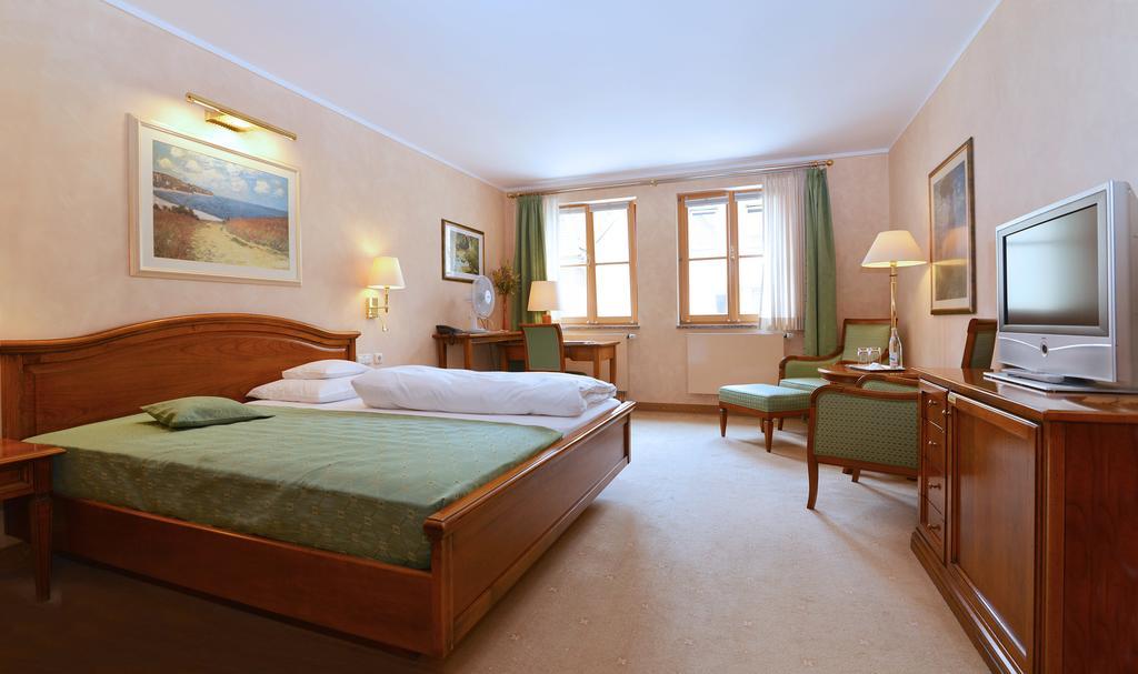 Altstadthotel Braeuwirt ヴァイデン エクステリア 写真