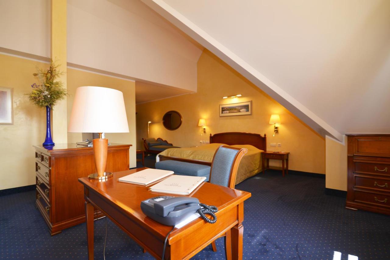 Altstadthotel Braeuwirt ヴァイデン エクステリア 写真